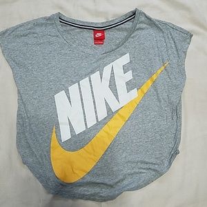 NIKE Tee